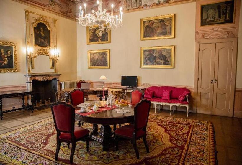 جناح مطلّ علي الجبل, Villa Cagnola