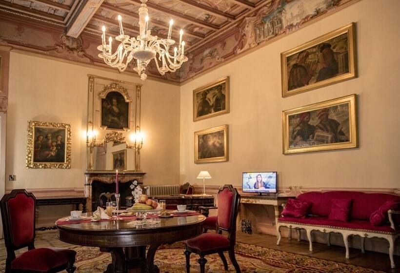 جناح مطلّ علي الجبل, Villa Cagnola