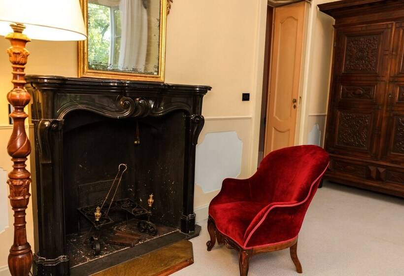 جناح مطلّ علي الجبل, Villa Cagnola