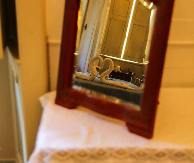 جناح مطلّ علي الجبل, Villa Cagnola