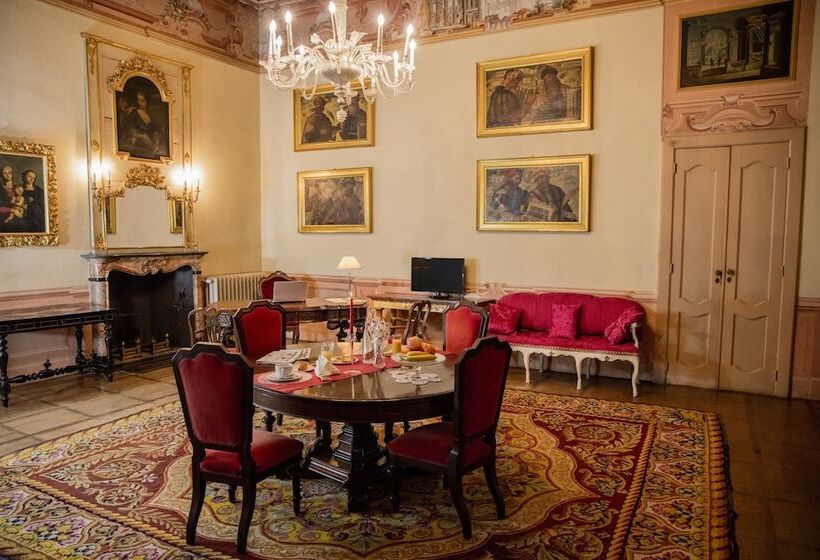 جناح مطلّ علي الجبل, Villa Cagnola