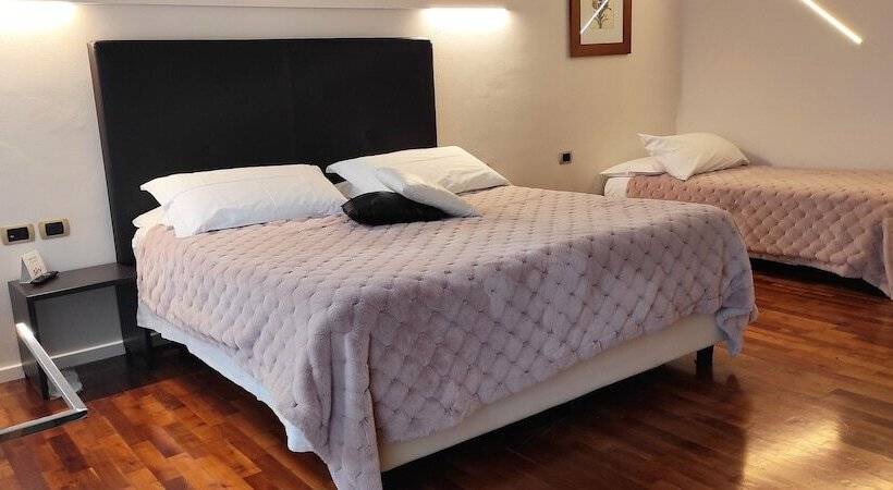 חדר סטנדרט לשלושה, Lilla