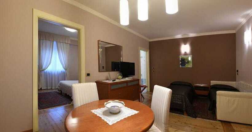 חדר סטנדרט לארבעה, Lilla