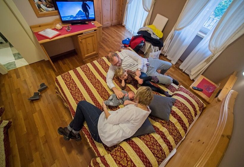 חדר סטנדרט לארבעה, Lilla