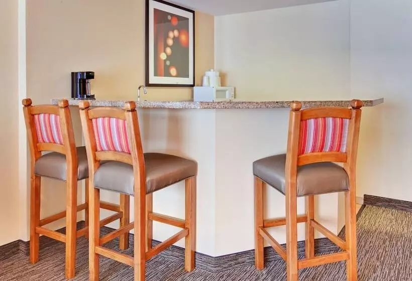 ２ベッドスイートルーム, Holiday Inn Hotel & Suites Anaheim, An Ihg