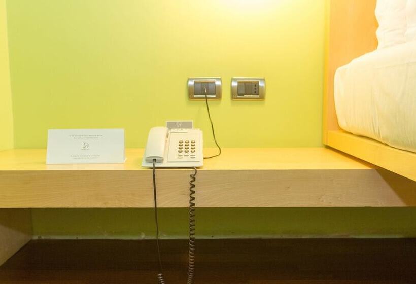 חדר סטנדרט לשלושה, Abitart