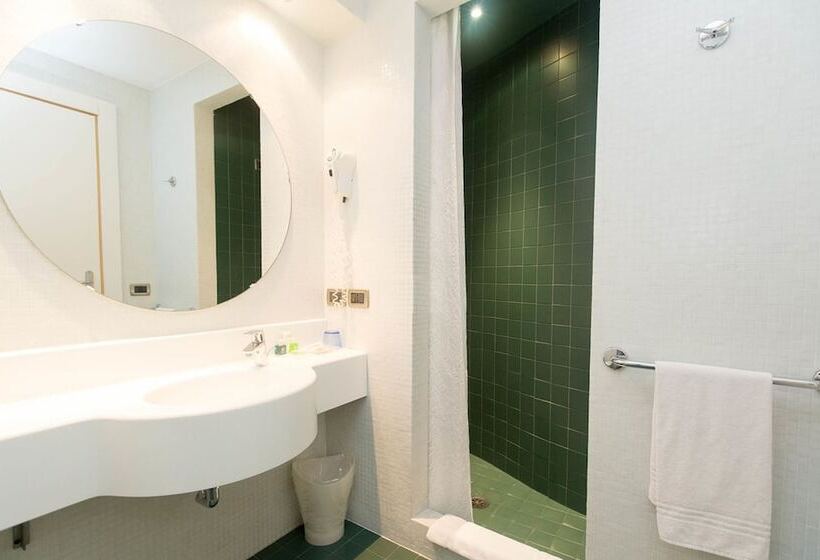 חדר סטנדרט לשלושה, Abitart