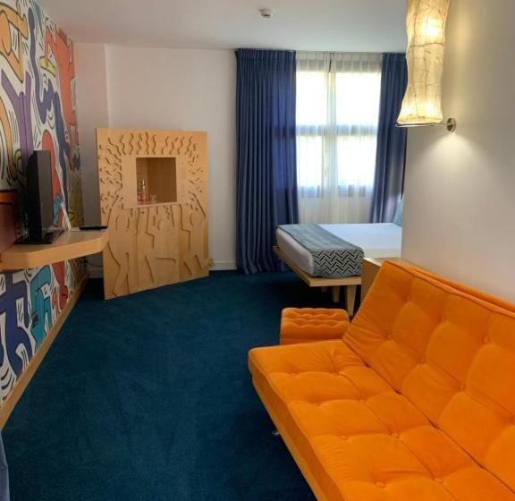 חדר סטנדרט לשלושה, Abitart