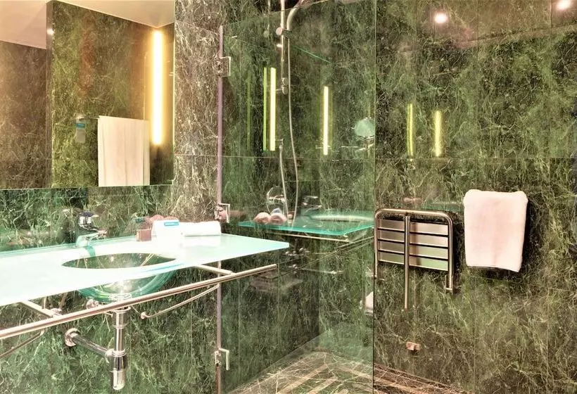 اتاق استاندارد, B&b Hotel Arezzo