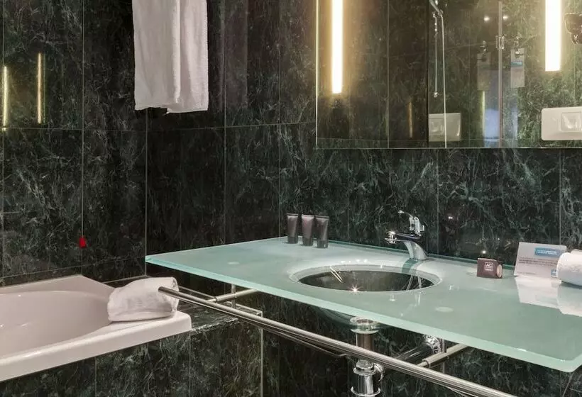 اتاق استاندارد, B&b Hotel Arezzo