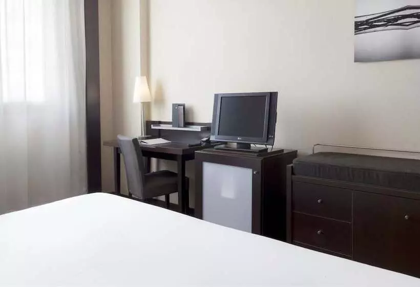 اتاق استاندارد, B&b Hotel Arezzo
