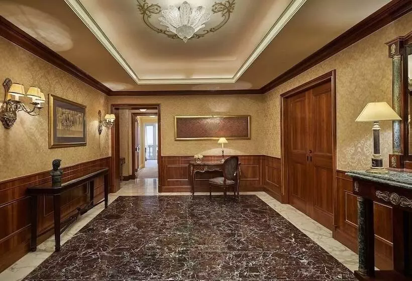 ロイヤルスイート, Four Seasons  Cairo At The First Residence