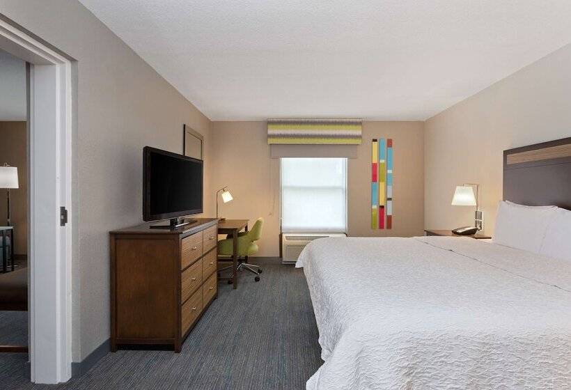 מיטת קינג בסוויטה, Hampton Inn & Suites Fort Myers Beach/sanibel Gateway