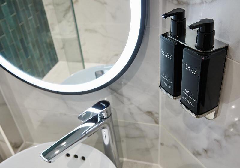 חדר אקזקיוטיב חדר קינג, Leonardo Glasgow