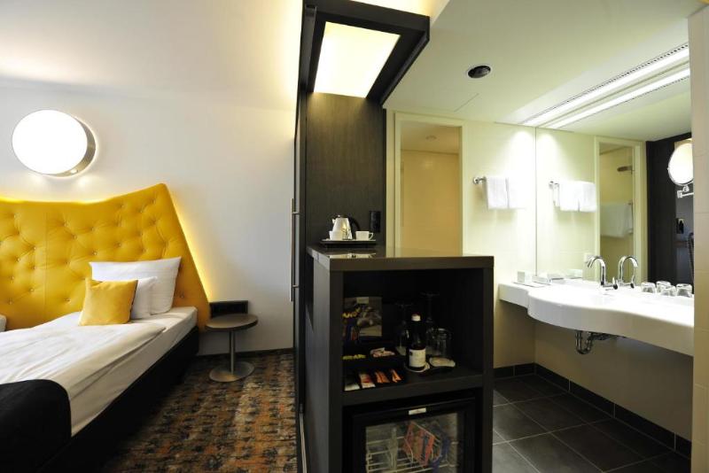 חדר סטנדרט לשלושה, Leonardo Glasgow