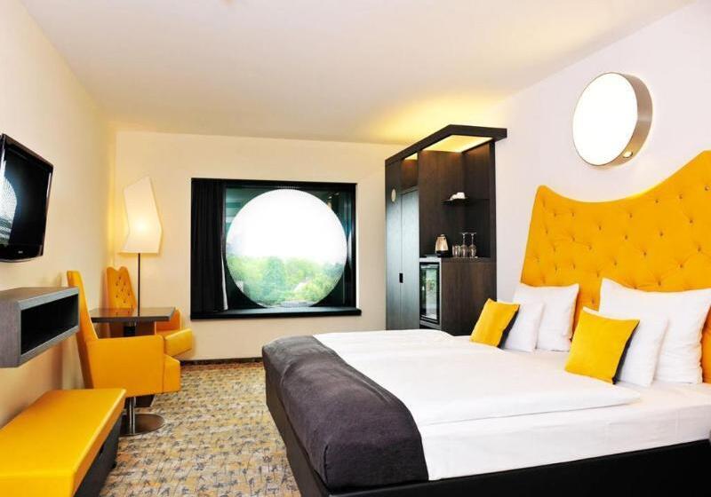 スタンダードトリプルルーム, Leonardo Glasgow