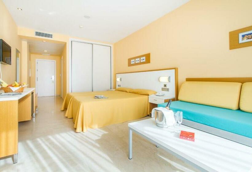 Habitación Triple Estándar, Mediterraneo