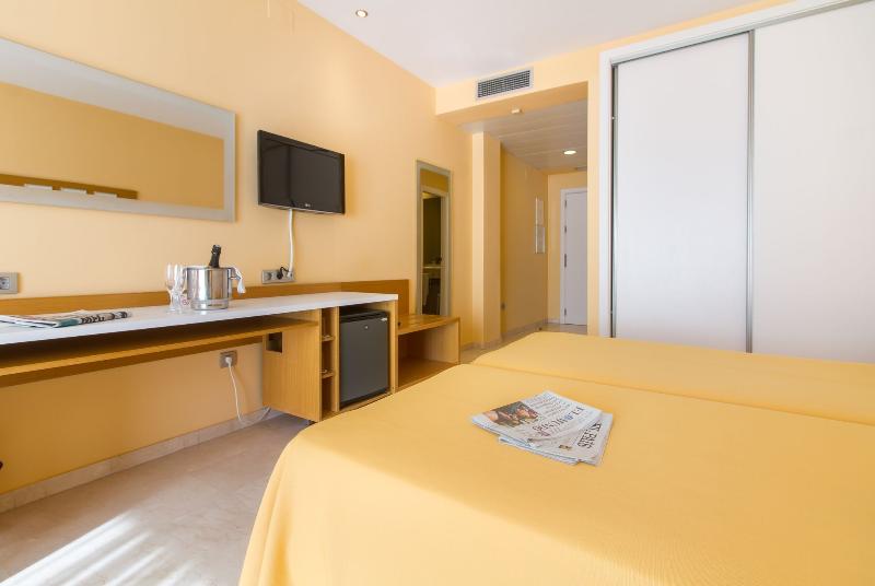 Habitación Triple Estándar, Mediterraneo