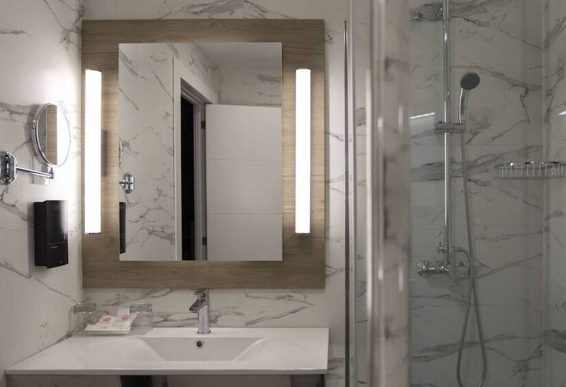 اتاق استاندارد چهار تخته, Petit Palace Arenal