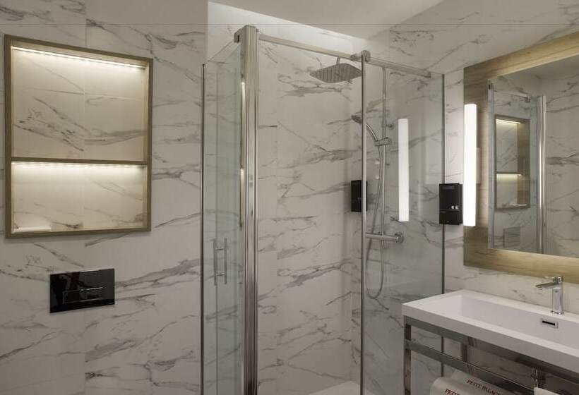 اتاق استاندارد سه نفره, Petit Palace Arenal