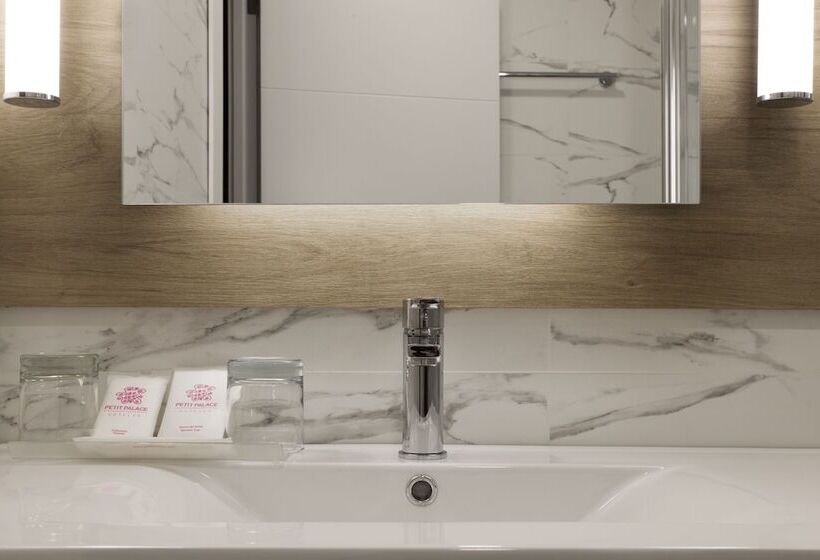 اتاق استاندارد, Petit Palace Arenal