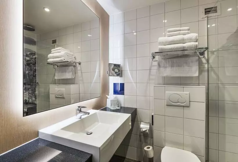 اتاق استاندارد با چشمانداز رودخانه, Radisson Hotel York