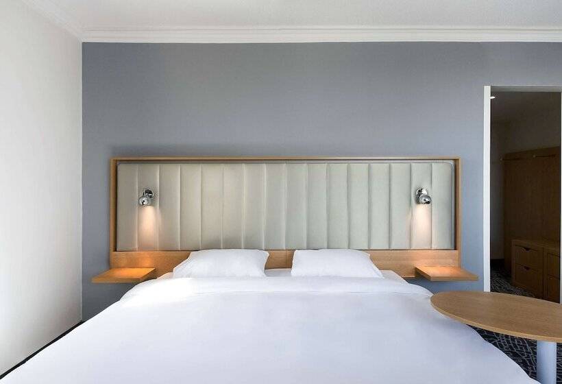 Семейный Номер, Radisson Hotel York