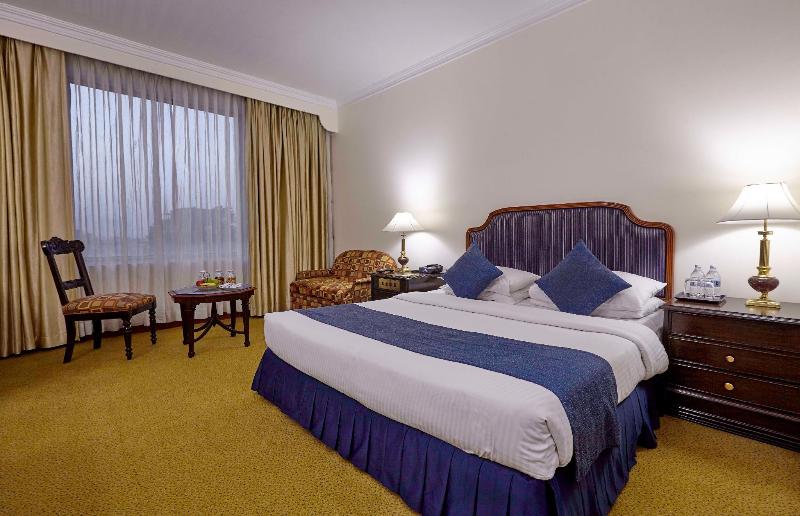 غرفة كلوب سرير كينج, The Everest