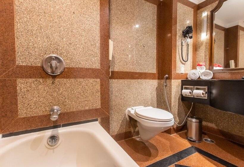 غرفة ديلوكس, The Everest