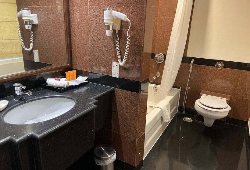 جناح, The Everest