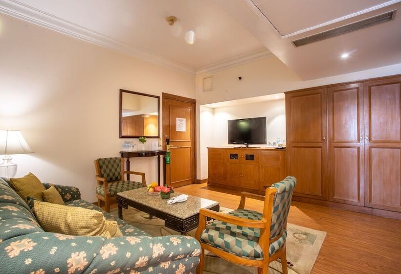 جناح, The Everest