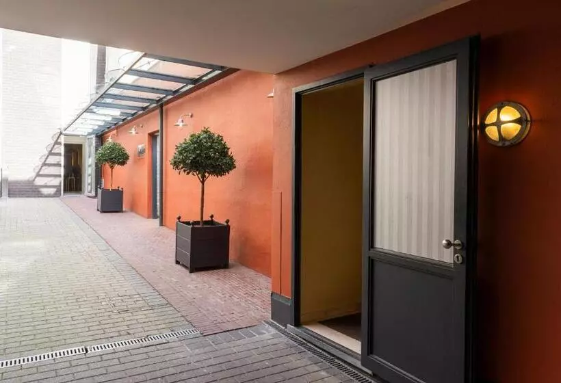 Comfort room with garden view, Dukes  Arches Brugge   By Dukes  Hotel Collection
