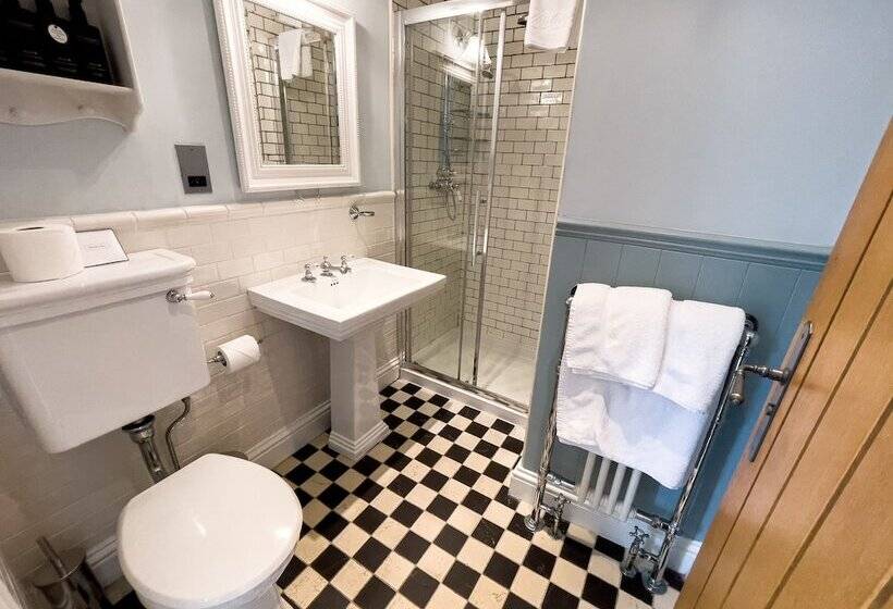 Номер Стандарт, Wild Boar Estate