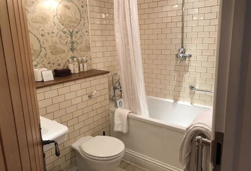 Классический Номер, Wild Boar Estate