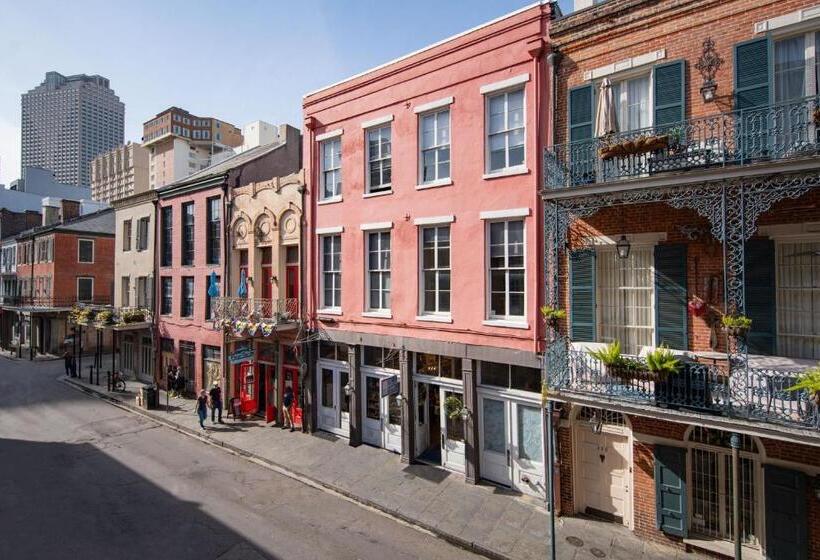 스위트 킹사이즈 침대, De La Poste – French Quarter, A Renaissance