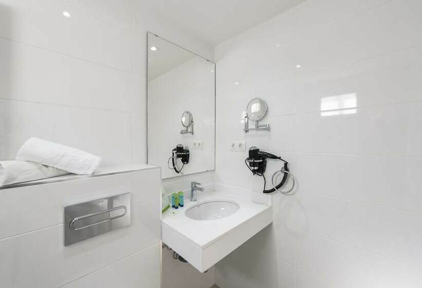 수피리어 스튜디오, Thb Flora