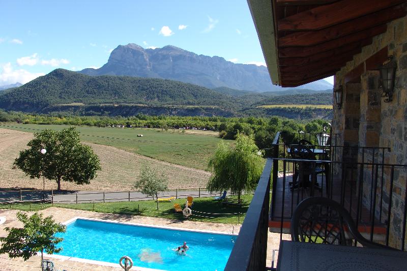 Полулюкс, & Spa Peña Montañesa