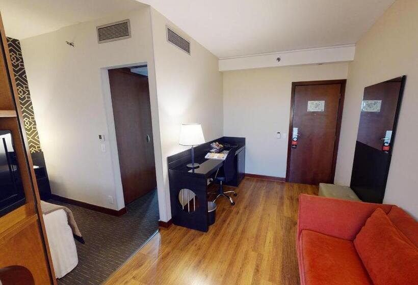 سوییت, Estanplaza Funchal Faria Lima