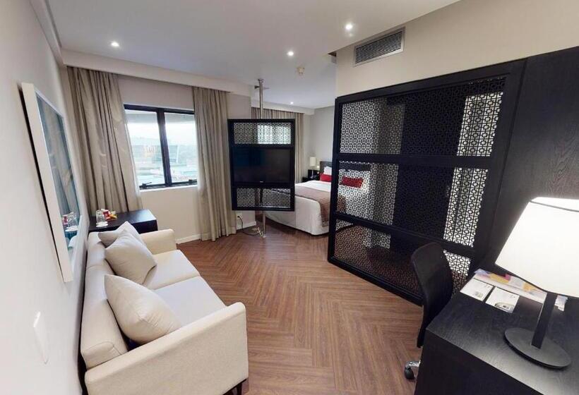 سوییت اجرایی, Estanplaza Funchal Faria Lima