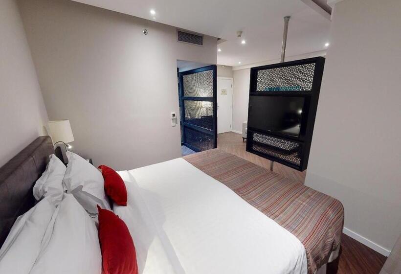 سوییت اجرایی, Estanplaza Funchal Faria Lima