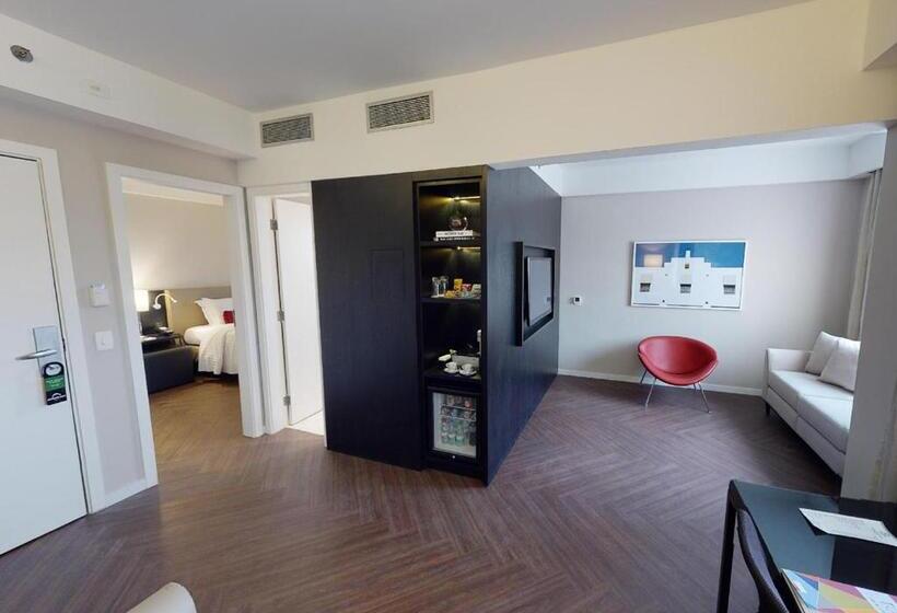 سوییت لوکس, Estanplaza Funchal Faria Lima