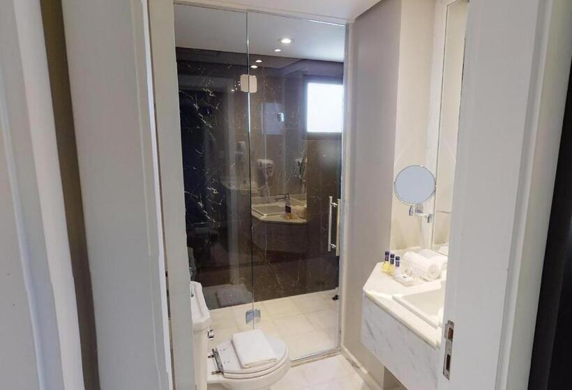 سوییت لوکس, Estanplaza Funchal Faria Lima