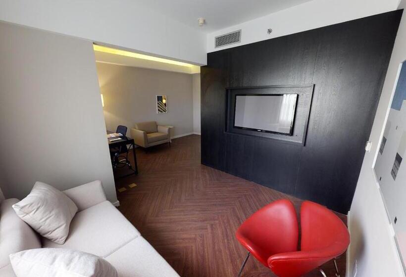 سوییت لوکس, Estanplaza Funchal Faria Lima