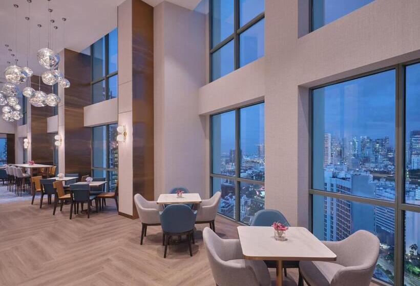 Chambre Club Lit King Size, Grand Copthorne Waterfront
