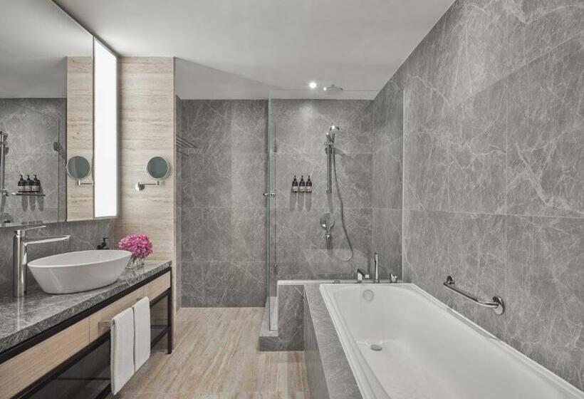 سوییت اجرایی, Grand Copthorne Waterfront