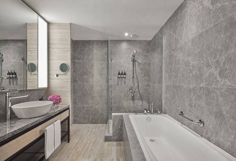 سوییت اجرایی, Grand Copthorne Waterfront