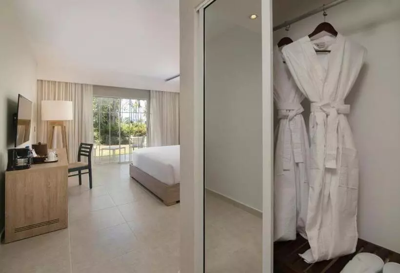 اتاق استاندارد با تخت بزرگ, Wyndham Alltra Samana All Inclusive Resort