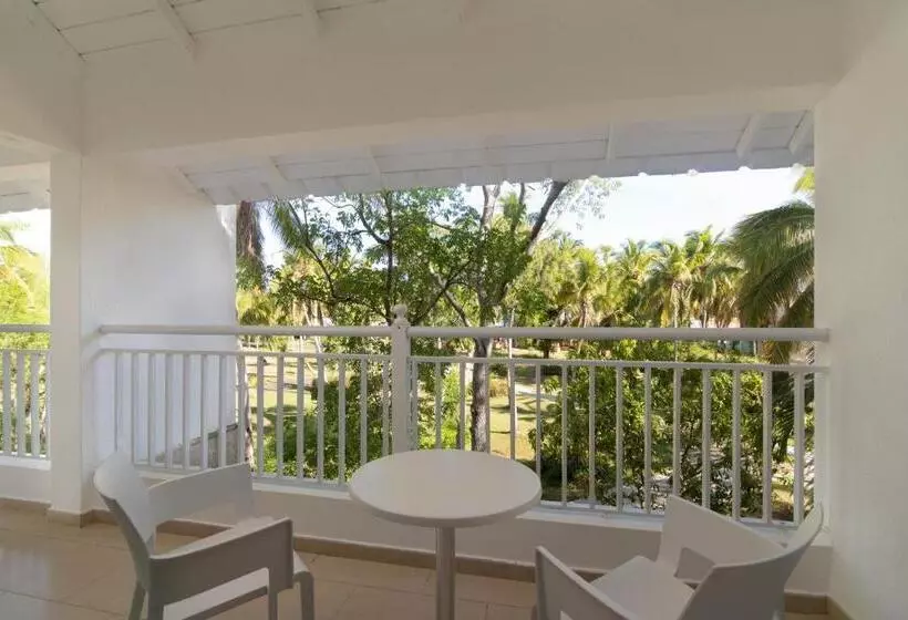 اتاق پریمیوم با چشم‌انداز باغ, Wyndham Alltra Samana All Inclusive Resort