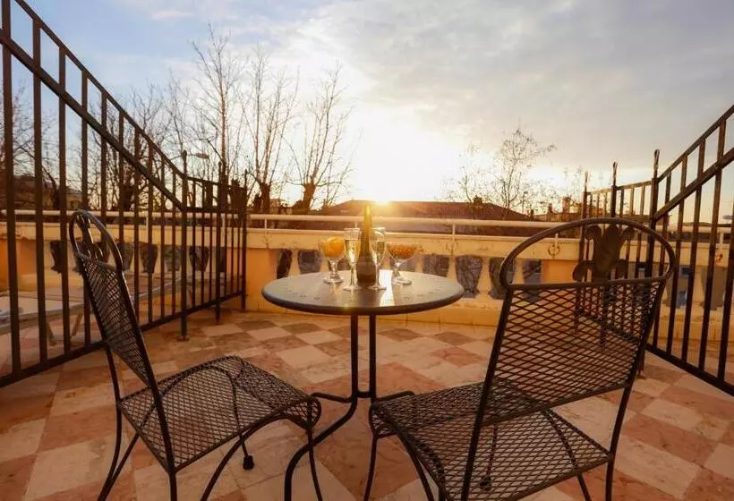 اتاق سوپریور با بالکن, Greif Hotel Maria Theresia