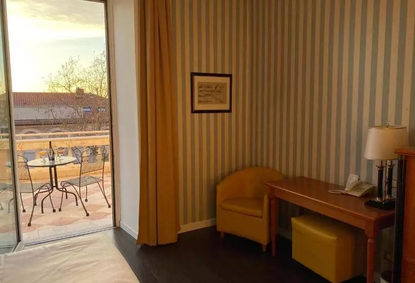 اتاق سوپریور با بالکن, Greif Hotel Maria Theresia